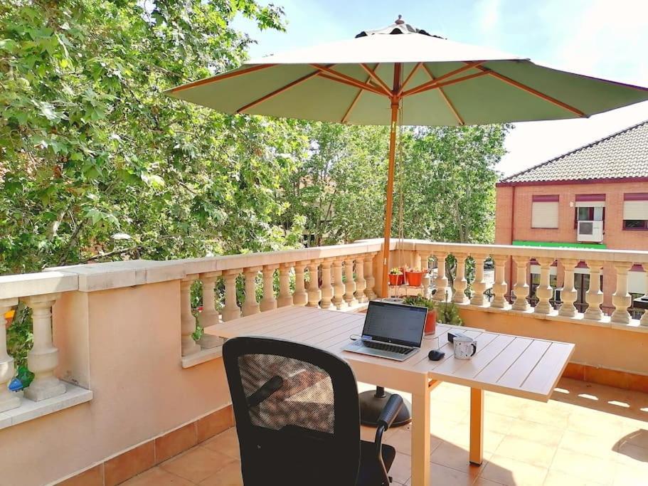 Ático con terraza y chimenea junto a Universidad Alcalá de Henares Exterior foto